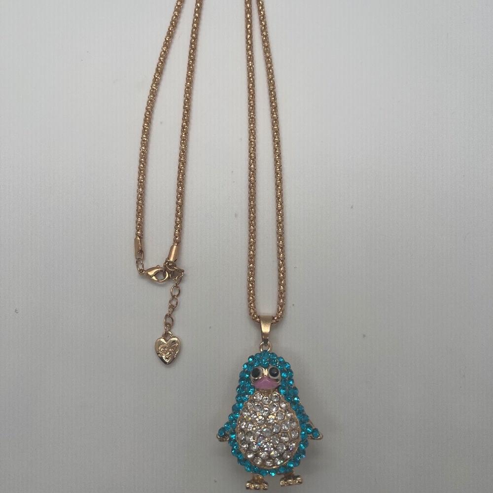 Penguin necklace Betsey Johnson heart